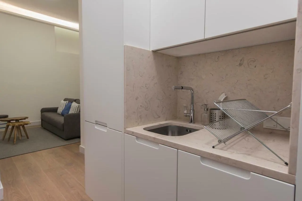High Ceiling Duplex Apartment At Cais Do Sodre Lisbon
