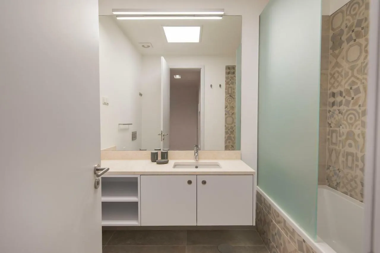 High Ceiling Duplex Apartment At Cais Do Sodre Lisbon
