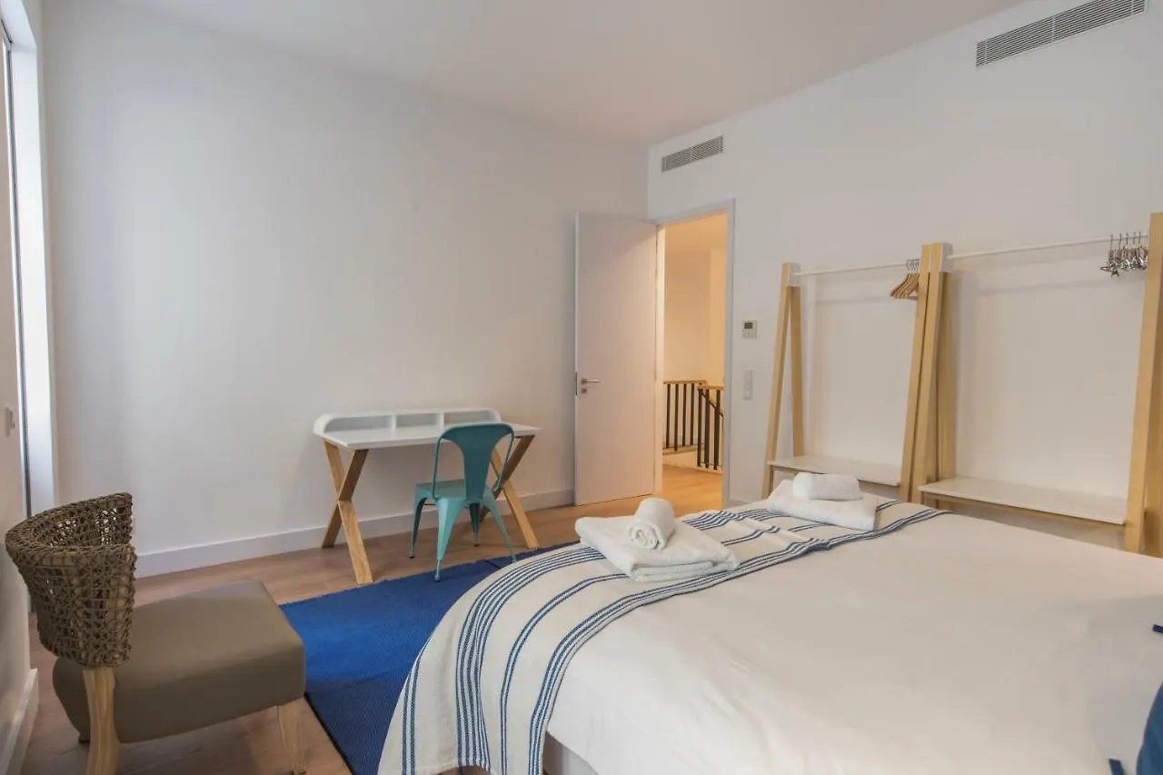 High Ceiling Duplex Apartment At Cais Do Sodre Lisbon