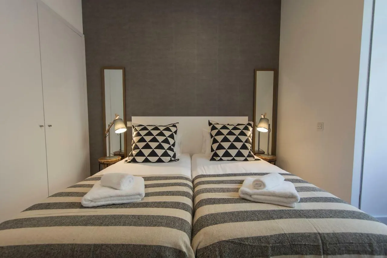 High Ceiling Duplex Apartment At Cais Do Sodre Lisbon