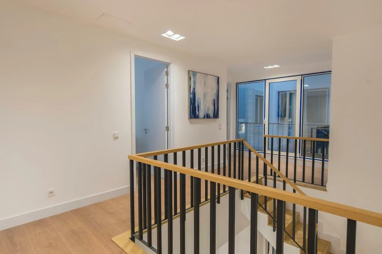 High Ceiling Duplex Apartment At Cais Do Sodre Lisboa