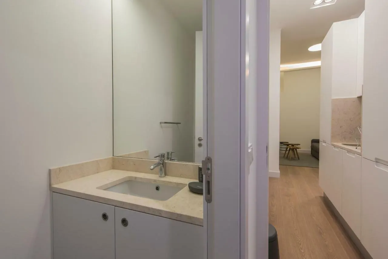 High Ceiling Duplex Apartment At Cais Do Sodre Lisbon