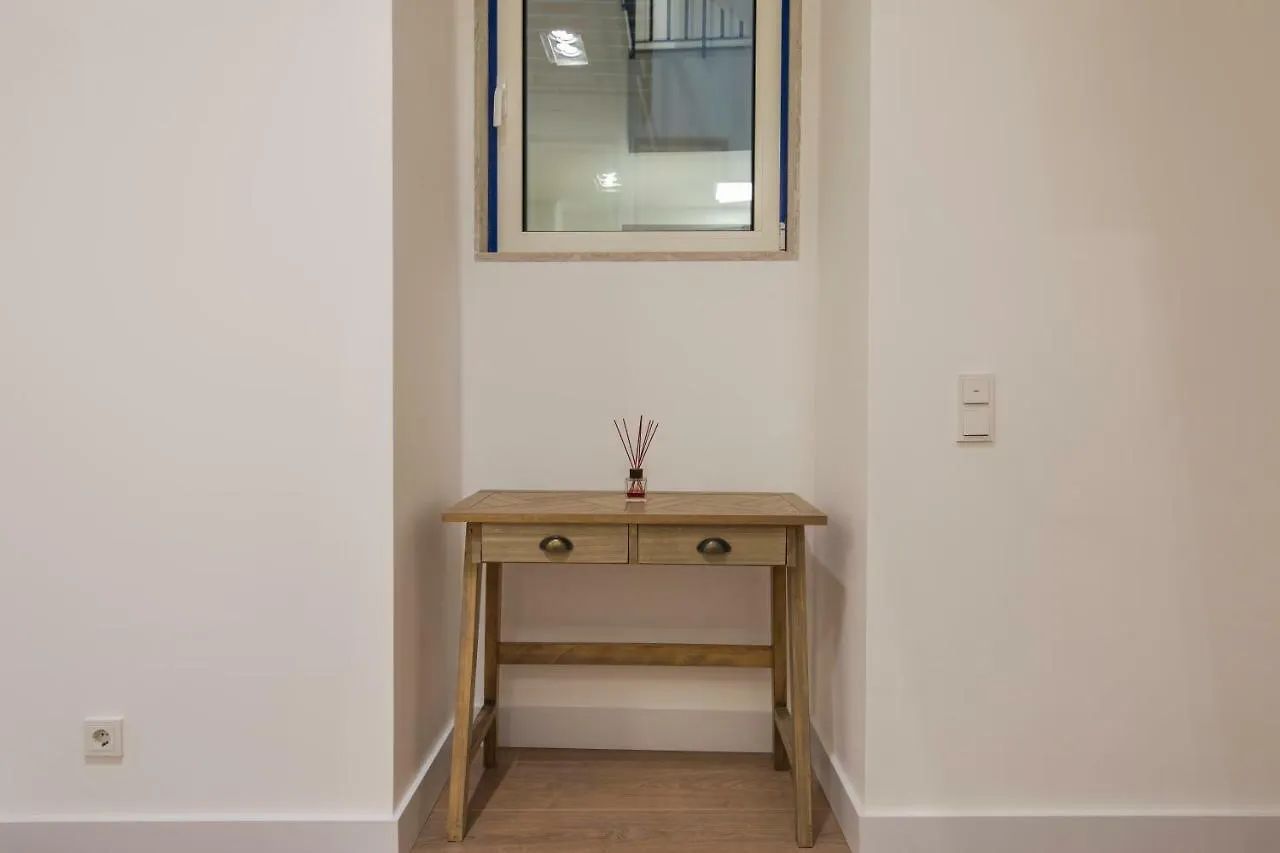 High Ceiling Duplex Apartment At Cais Do Sodre Lisbon
